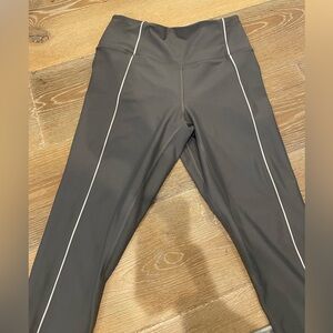 Abercrombie gray and white leggings